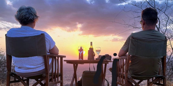 Kenia | Prive safari reizen | Safari en Strand | Poachers Lookout sundowner Kilimanjaro, Kenia - september 2025 | OnsKenia Kenia | Prive safari reizen | Safari en Strand | Poachers Lookout sundowner Kilimanjaro, Kenia - september 2025 | OnsKenia