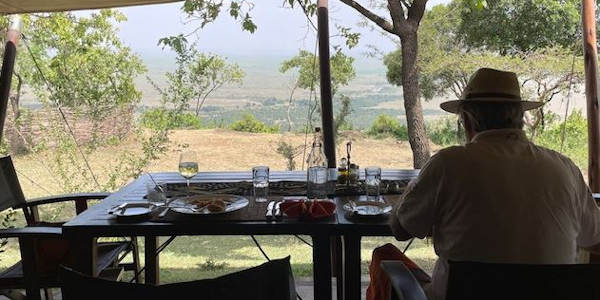 Kenia | Luxe reizen | Ontbijt in Kilima Camp met uitzicht op de Mara rivier - februari 2023 | OnsKenia Kenia | Luxe reizen | Ontbijt in Kilima Camp met uitzicht op de Mara rivier - februari 2023 | OnsKenia
