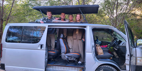 Kenia | Familie reizen | Prive safari reizen | 4WD safari minibus met opendak - juli 2024 | OnsKenia Kenia | Familie reizen | Prive safari reizen | 4WD safari minibus met opendak - juli 2024 | OnsKenia