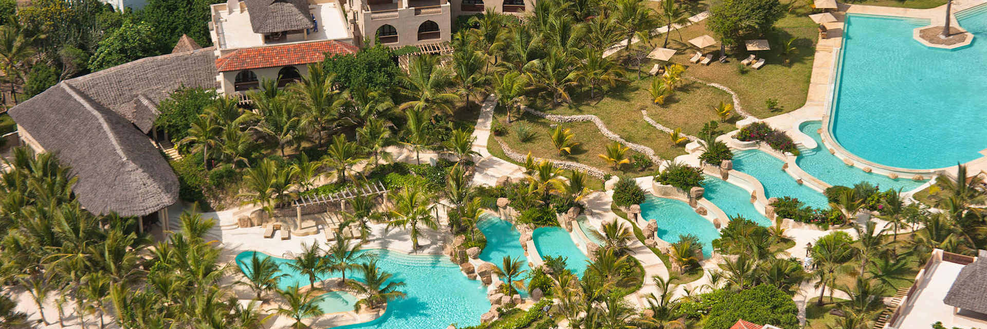 Aanbieding strandvakantie Kenia - Swahili Beach Resort overnacht in Omaanse stijl aan het strand van Diani Beach Aanbieding strandvakantie Kenia - Swahili Beach Resort overnacht in Omaanse stijl aan het strand van Diani Beach