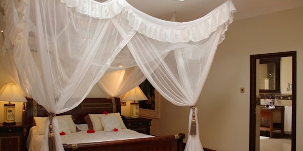 Almanara Beach Resort interieur suite, Galu Beach in Kenia Almanara Beach Resort interieur suite, Galu Beach in Kenia