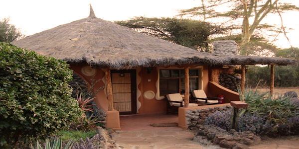 Accommodatie wordt aangeboden in cottages met kleine overdekte veranda omgeven door een inheemse tuin. Amboseli Sopa Lodge accommodatie wordt aangeboden in cottages met kleine overdekte veranda omgeven door een inheemse tuin. Amboseli Nationaal Park in Kenia
