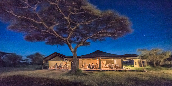 Angata Bologonja Camp restaurant en lounge, Serengeti Nationaal Park in Tanzania Angata Bologonja Camp restaurant en lounge, Serengeti Nationaal Park in Tanzania