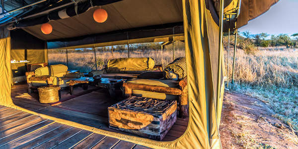 Angata Bologonja Camp lounge interieur, Serengeti Nationaal Park in Tanzania Angata Bologonja Camp lounge interieur, Serengeti Nationaal Park in Tanzania