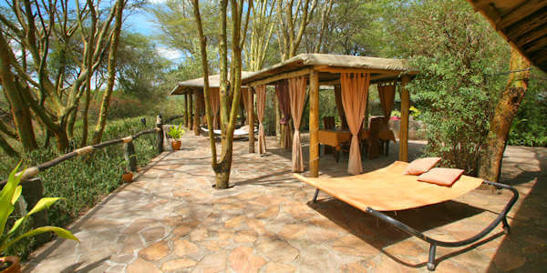 Aruba Mara Camp loungeplekken en buitentterras, Masai Mara in Kenia