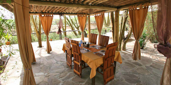 Aruba Mara Camp accommodatie restaurant buitenterras, Masai Mara in Kenia