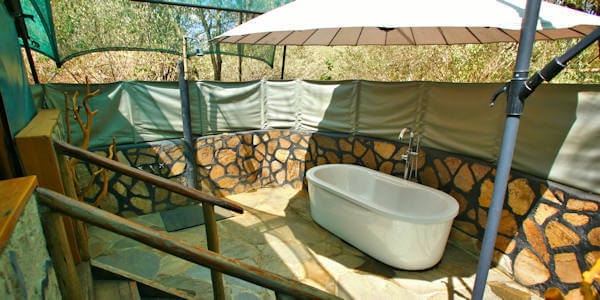 Aruba Mara Camp accommodatie luxury safaritent buitenbad, Masai Mara in Kenia