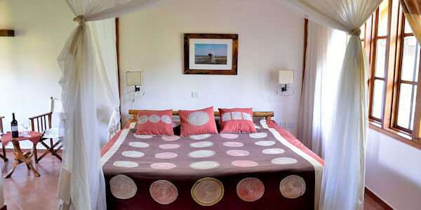 Arumeru River Lodge suite inrichting, Arusha Nationaal Park in Tanzania Arumeru River Lodge suite inrichting, Arusha Nationaal Park in Tanzania