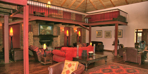 Arusha Coffee Lodge lounge interieur, Arusha Nationaal Park in Tanzania Arusha Coffee Lodge lounge interieur, Arusha Nationaal Park in Tanzania