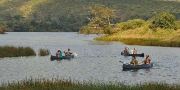 Kanovaren, Arusha Nationaal Park in Tanzania