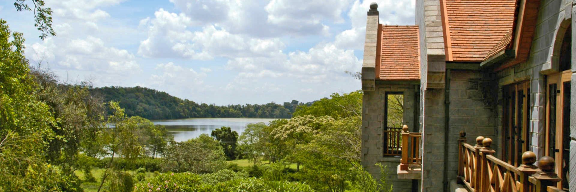 Vergezicht vanuit Arusha Serena Hotel over het Duluti meer Vergezicht vanuit Arusha Serena Hotel over het Duluti meer