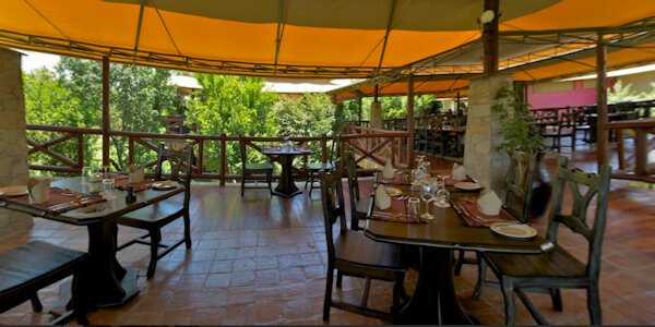 Ashnil Mara Camp accommodatie buffet restaurant, Masai Mara in Kenia Ashnil Mara Camp accommodatie buffet restaurant, Masai Mara in Kenia