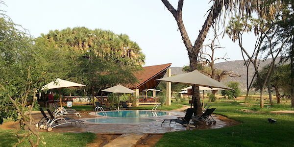 Ashnil Samburu Camp accommodatie zwembad met handdoekservice, Samburu Nationaal Reservaat in Kenia