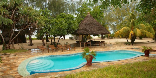 Bahari View Lodge zwembad en poolbar, Zanzibar in Tanzania Bahari View Lodge zwembad en poolbar, Zanzibar in Tanzania