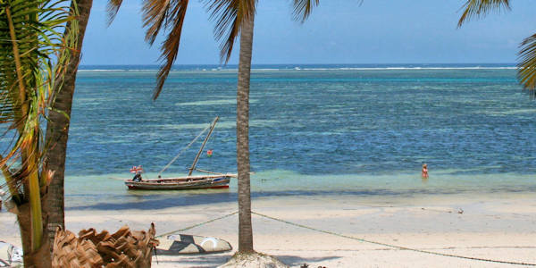 Rustieke dhow zeiltochten, Bamburi en Shanzu Beach in Kenia Rustieke dhow zeiltochten, Bamburi en Shanzu Beach in Kenia