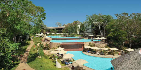 Baobab Beach Resort en Spa - Maridadi zwembad - Baobab Beach Resort & Spa - Diani Beach, Kenia Baobab Beach Resort en Spa - Maridadi zwembad - Baobab Beach Resort & Spa - Diani Beach, Kenia