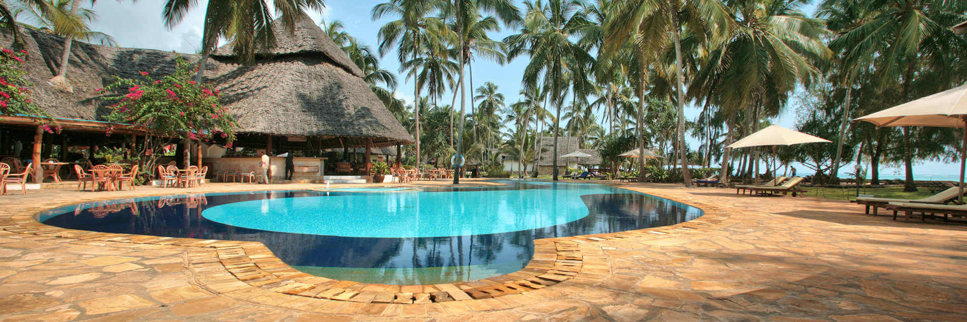 Bluebay Beach Resort & Spa aanbieding aan het strand van Kiwenga aan de noordoost kust van Zanzibar Bluebay Beach Resort & Spa aanbieding aan het strand van Kiwenga aan de noordoost kust van Zanzibar
