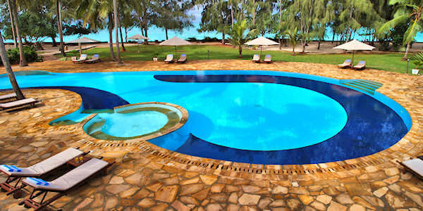 Bluebay Beach Resort & Spa accommodatie zwembad restaurant, Zanzibar in Tanzania
