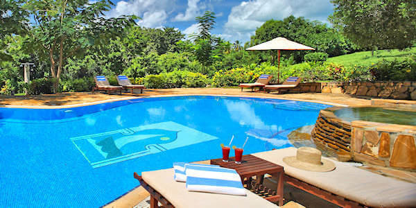 Bluebay Beach Resort & Spa accommodatie club room zwembad, Zanzibar in Tanzania