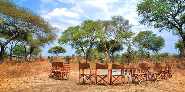 Chada Katavi Camp accommodatie kampvuur nabij lounge, Katavi Nationaal Park in Tanzania