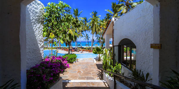 Diani Sea Lodge accommodatie lounge entree zwembad, Diani Beach in Kenia Diani Sea Lodge accommodatie lounge entree zwembad, Diani Beach in Kenia