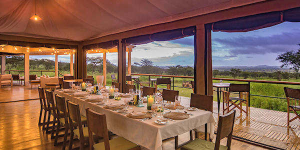 Dunia Camp accommodatie restaurant, Serengeti Nationaal Park in Tanzania Dunia Camp accommodatie restaurant, Serengeti Nationaal Park in Tanzania