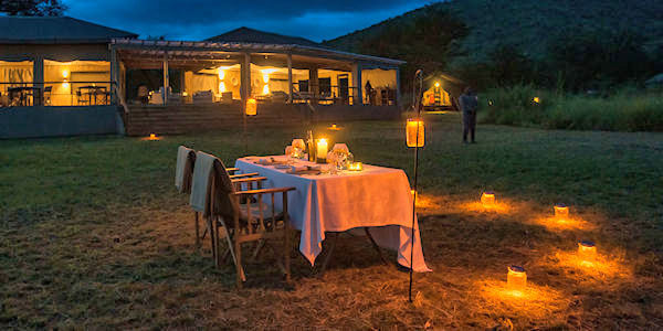 Dunia Camp accommodatie private bushdinner, Serengeti Nationaal Park in Tanzania Dunia Camp accommodatie private bushdinner, Serengeti Nationaal Park in Tanzania