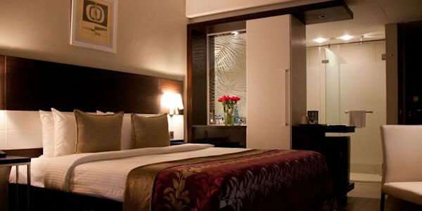 Kamer inrichting van de superieure kamer in het Eka Hotel