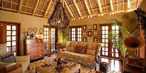 Finch Hattons Luxury Camp lounge, Tsavo West Nationaal Park in Kenia