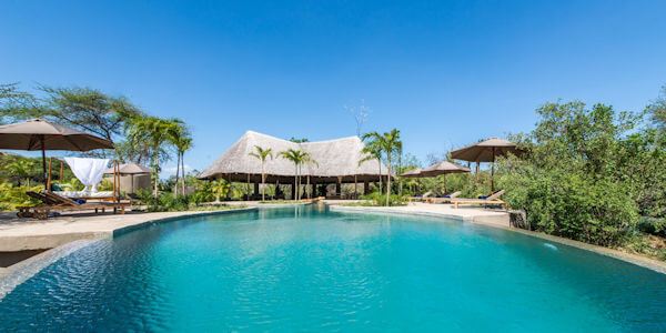 Finch Hattons Luxury Camp accommodatie zwembad, Tsavo West Nationaal Park in Kenia