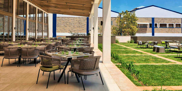 Four Points by Sheraton terracemarket buitenterras, Nairobi in Kenia Four Points by Sheraton terracemarket buitenterras, Nairobi in Kenia