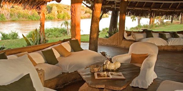 Galdessa Camp lounge, Tsavo Oost Nationaal Park in Kenia