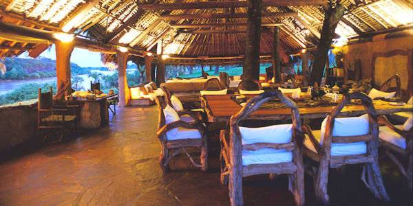 Galdessa Camp accommodatie restaurant, Tsavo Oost Nationaal Park in Kenia