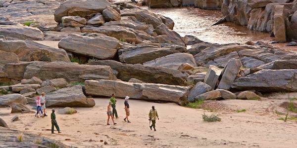Galdessa Camp accommodatie lugard falls nature walk, Tsavo Oost Nationaal Park in Kenia