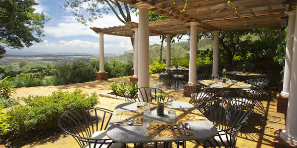 Gibb's Farm patio terras, Ngorongoro Krater in Tanzania Gibb's Farm patio terras, Ngorongoro Krater in Tanzania