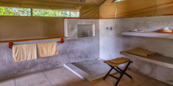 Governors Camp accommodatie inrichting badkamer, Masai Mara in Kenia Governors Camp accommodatie inrichting badkamer, Masai Mara in Kenia