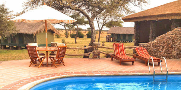 Grumeti Migration Camp accommodatie zwembad met handdoekservice, Serengeti Nationaal Park in Tanzania Grumeti Migration Camp accommodatie zwembad met handdoekservice, Serengeti Nationaal Park in Tanzania