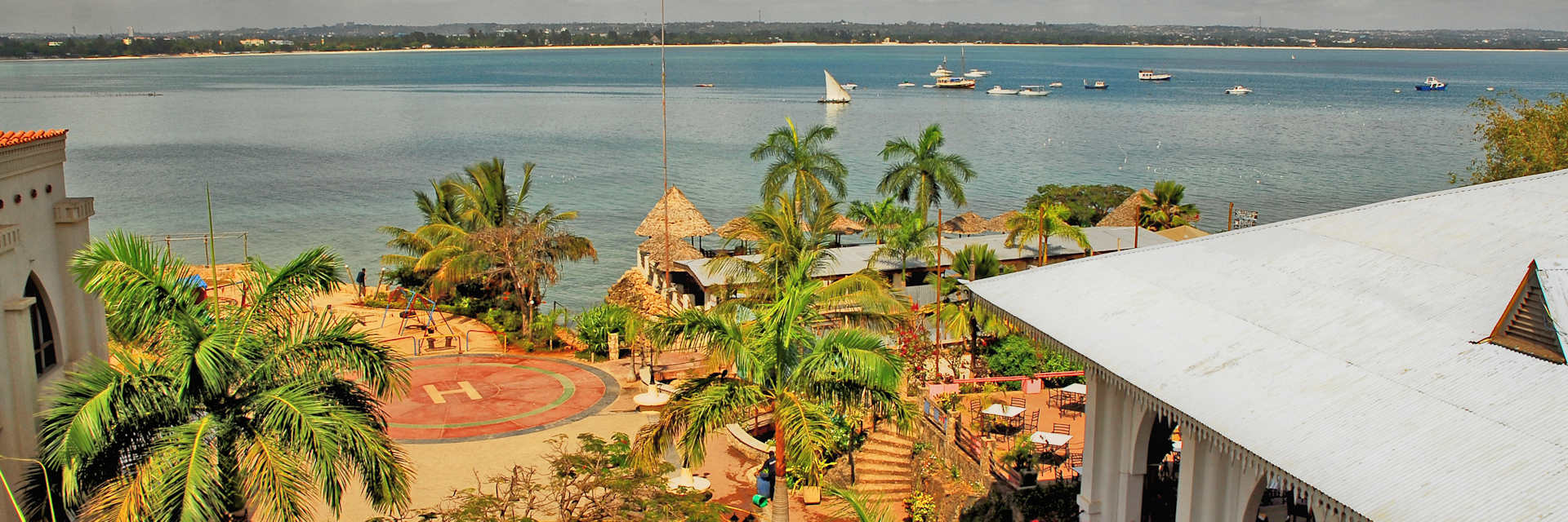 Slipway Hotel met uitzicht over de Msasani baai in Dar es Salaam. Slipway Hotel met uitzicht over de Msasani baai in Dar es Salaam.