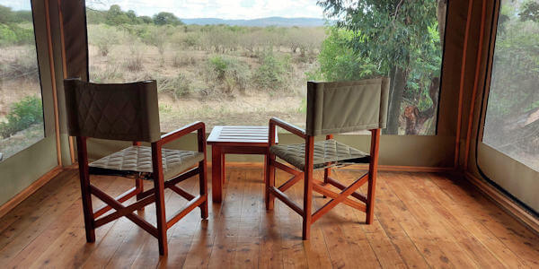 Ilkeliani Camp accommodatie uitzicht veranda tent, Masai Mara in Kenia