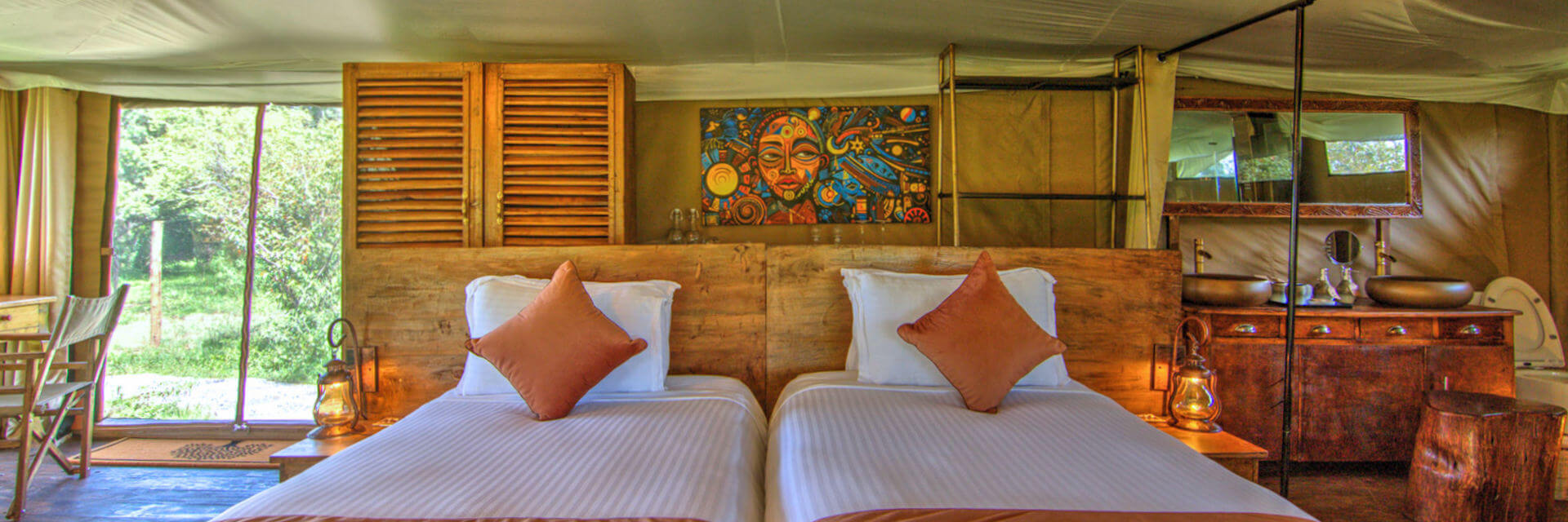 Ilora Retreats is een kleinschalige luxe lodge, gelegen in het hart van de Masai Mara. Ilora Retreats is een kleinschalige luxe lodge, gelegen in het hart van de Masai Mara.