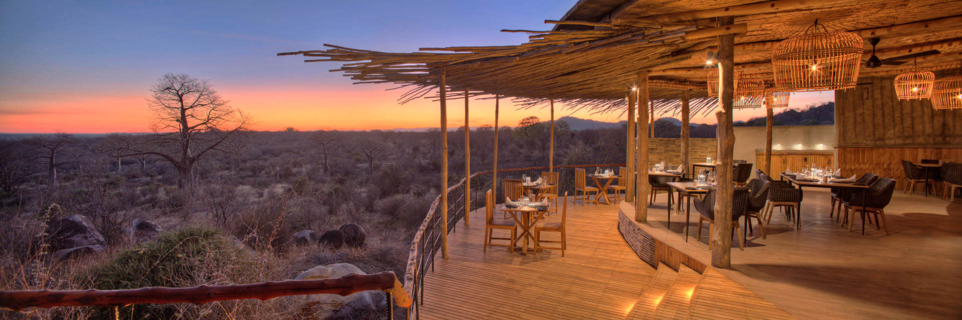 Lounge veranda tijdens zonsondergang Jabali Ridge | Ruaha nationaal park Lounge veranda tijdens zonsondergang Jabali Ridge | Ruaha nationaal park