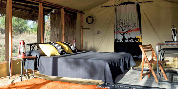 Kambi ya Tembo safaritent interieur, Kilimanjaro Nationaal Park in Tanzania Kambi ya Tembo safaritent interieur, Kilimanjaro Nationaal Park in Tanzania