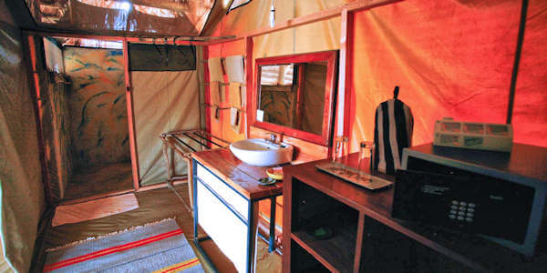 Kambi ya Tembo accommodatie interieur badkamer, Kilimanjaro Nationaal Park in Tanzania Kambi ya Tembo accommodatie interieur badkamer, Kilimanjaro Nationaal Park in Tanzania