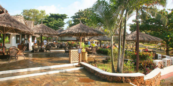 Karafuu Beach Resort & Spa accommodatie restaurant terras, Zanzibar in Tanzania Karafuu Beach Resort & Spa accommodatie restaurant terras, Zanzibar in Tanzania