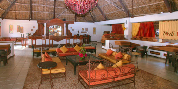 Karafuu Beach Resort & Spa lounge en bar, Zanzibar in Tanzania Karafuu Beach Resort & Spa lounge en bar, Zanzibar in Tanzania