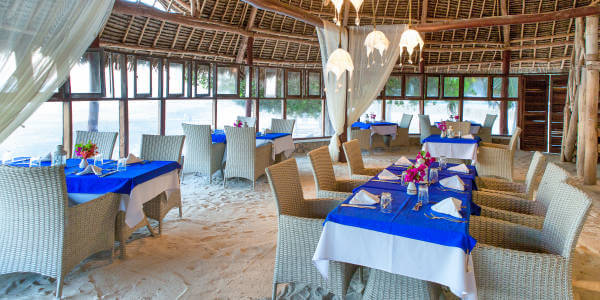 Karafuu Beach Resort & Spa accommodatie grand bleu restaurant, Zanzibar in Tanzania Karafuu Beach Resort & Spa accommodatie grand bleu restaurant, Zanzibar in Tanzania