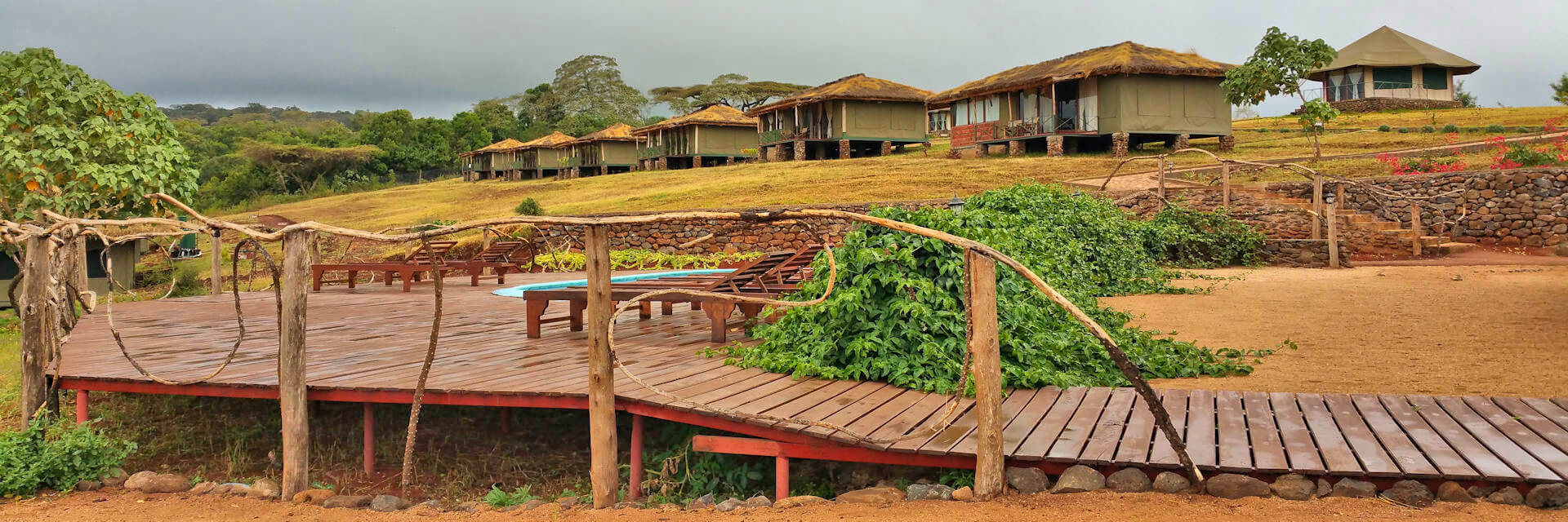 Karatu Simba Lodge in Karatu met uitzicht op de Ngorongoro concessie. Karatu Simba Lodge in Karatu met uitzicht op de Ngorongoro concessie.