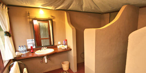 Karatu Simba Lodge inrichting badkamer, Ngorongoro Krater in Tanzania Karatu Simba Lodge inrichting badkamer, Ngorongoro Krater in Tanzania
