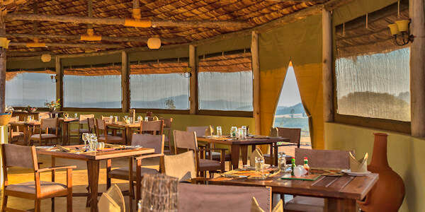 Karatu Simba Lodge accommodatie vergezicht vanuit de lounge, Ngorongoro Krater in Tanzania Karatu Simba Lodge accommodatie vergezicht vanuit de lounge, Ngorongoro Krater in Tanzania