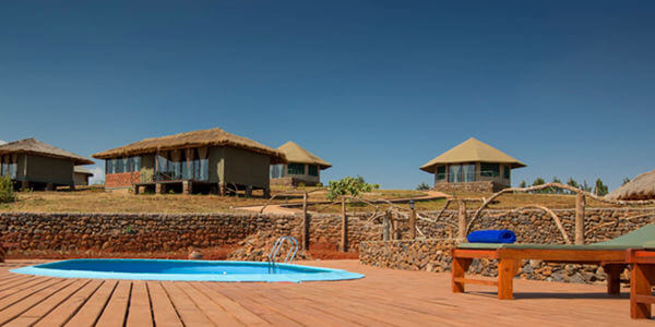 Karatu Simba Lodge zwembad met handdoekservice, Ngorongoro Krater in Tanzania Karatu Simba Lodge zwembad met handdoekservice, Ngorongoro Krater in Tanzania
